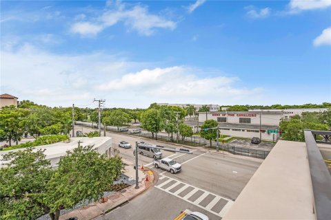 Condo in Coral Gables, Florida, 2 bedrooms  № 1271314 - photo 27