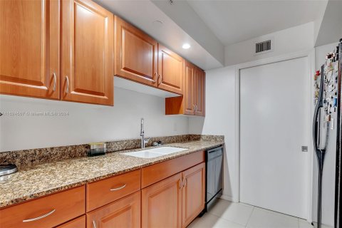 Condominio en venta en Miami Beach, Florida, 1 dormitorio, 75.07 m2 № 1271362 - foto 10