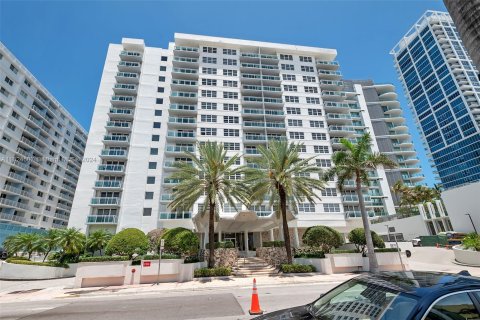 Copropriété à vendre à Miami Beach, Floride: 1 chambre, 75.07 m2 № 1271362 - photo 2