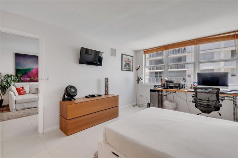 Condominio en venta en Miami Beach, Florida, 1 dormitorio, 75.07 m2 № 1271362 - foto 13