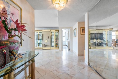 Condo in Sunny Isles Beach, Florida, 2 bedrooms  № 1271413 - photo 6