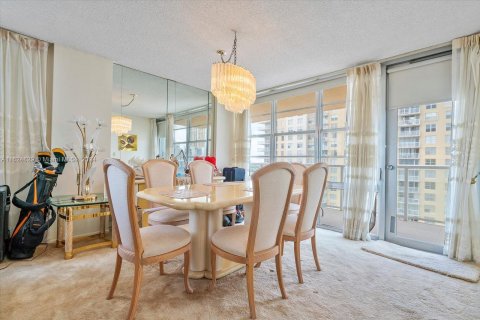 Condo in Sunny Isles Beach, Florida, 2 bedrooms  № 1271413 - photo 9