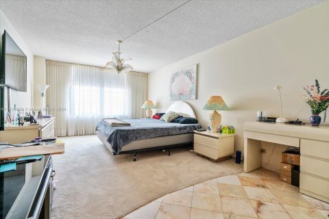 Condo in Sunny Isles Beach, Florida, 2 bedrooms  № 1271413 - photo 18