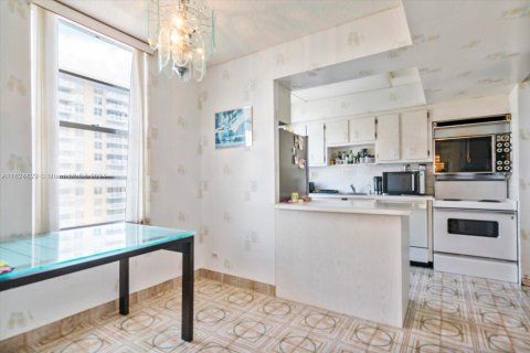 Condo in Sunny Isles Beach, Florida, 2 bedrooms  № 1271413 - photo 10