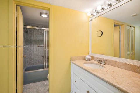 Condo in Aventura, Florida, 2 bedrooms  № 1319051 - photo 11