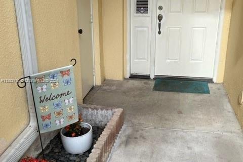 Condo in Homestead, Florida, 2 bedrooms  № 1167929 - photo 1