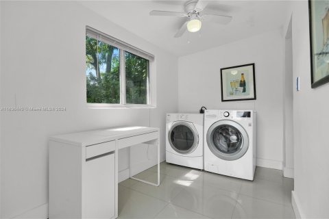 Casa en venta en Miami, Florida, 4 dormitorios, 169.27 m2 № 1305894 - foto 16