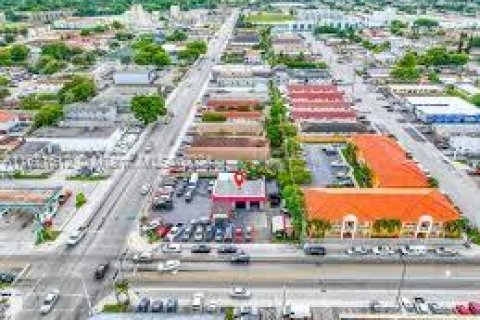 Immobilier commercial à vendre à Hialeah, Floride № 1305892 - photo 1