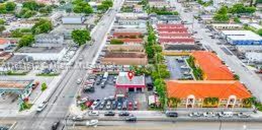 Propiedad comercial en Hialeah, Florida № 1305892