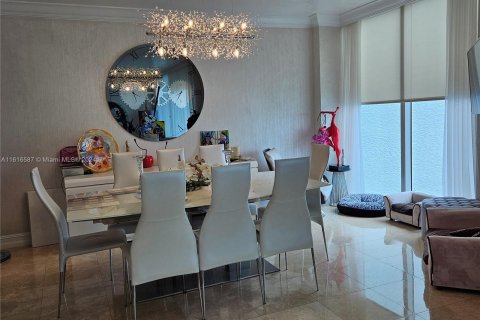 Condominio en venta en Aventura, Florida, 3 dormitorios, 304.16 m2 № 1238098 - foto 2