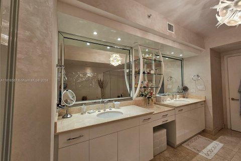 Condo in Aventura, Florida, 3 bedrooms  № 1238098 - photo 29