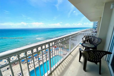Condominio en venta en Sunny Isles Beach, Florida № 927409 - foto 2
