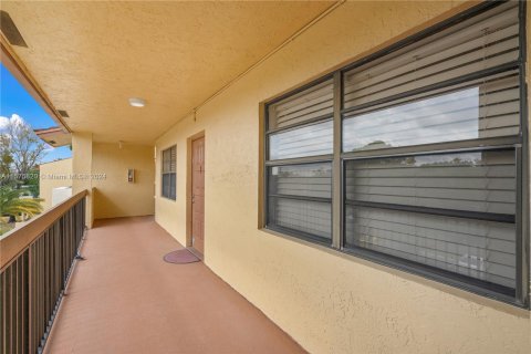 Купить кондоминиум в Корал-Спрингс, Флорида 3 спальни, 117.99м2, № 1141799 - фото 18