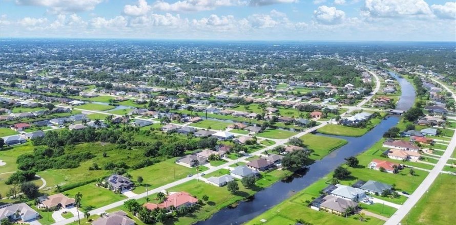 Terreno en Rotonda, Florida № 1376749