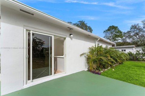 House in North Miami, Florida 2 bedrooms, 93.83 sq.m. № 1000390 - photo 21