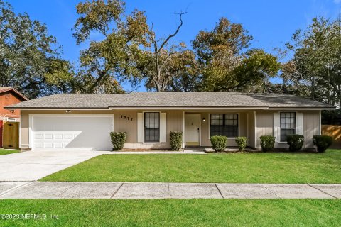 Villa ou maison à louer à Jacksonville, Floride: 3 chambres, 122.17 m2 № 870739 - photo 1