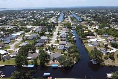 House in Port Charlotte, Florida 3 bedrooms, 85.47 sq.m. № 1148465 - photo 14