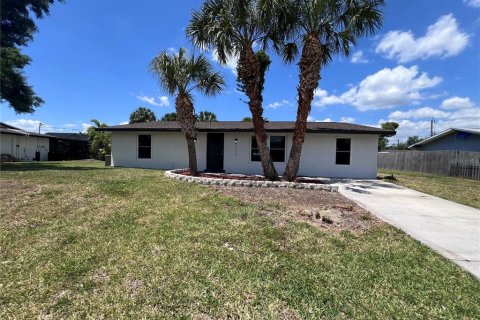 House in Port Charlotte, Florida 3 bedrooms, 85.47 sq.m. № 1148465 - photo 1