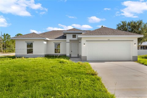 Villa ou maison à vendre à Lehigh Acres, Floride: 3 chambres, 125.42 m2 № 1227096 - photo 2