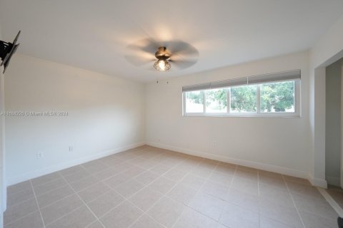 House in Pembroke Pines, Florida 2 bedrooms, 117.61 sq.m. № 1421833 - photo 12