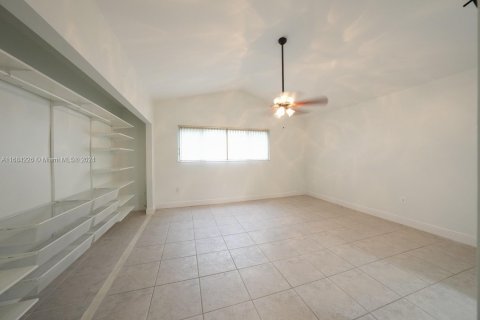 House in Pembroke Pines, Florida 2 bedrooms, 117.61 sq.m. № 1421833 - photo 7