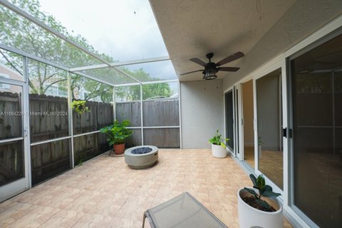 House in Pembroke Pines, Florida 2 bedrooms, 117.61 sq.m. № 1421833 - photo 16