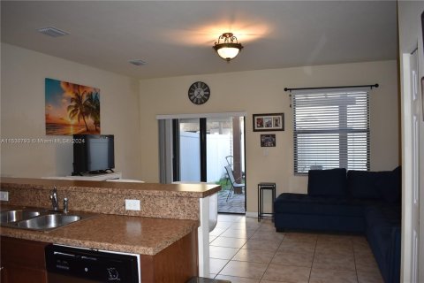 Townhouse in Hialeah, Florida 3 bedrooms, 143.53 sq.m. № 1004232 - photo 9