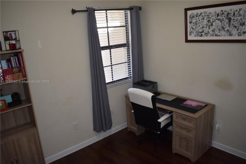 Townhouse in Hialeah, Florida 3 bedrooms, 143.53 sq.m. № 1004232 - photo 27