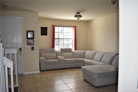Townhouse in Hialeah, Florida 3 bedrooms, 143.53 sq.m. № 1004232 - photo 2