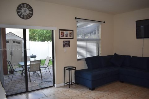 Townhouse in Hialeah, Florida 3 bedrooms, 143.53 sq.m. № 1004232 - photo 13