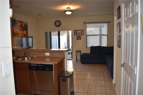 Townhouse in Hialeah, Florida 3 bedrooms, 143.53 sq.m. № 1004232 - photo 6