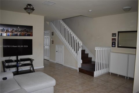 Townhouse in Hialeah, Florida 3 bedrooms, 143.53 sq.m. № 1004232 - photo 4