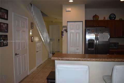Townhouse in Hialeah, Florida 3 bedrooms, 143.53 sq.m. № 1004232 - photo 5