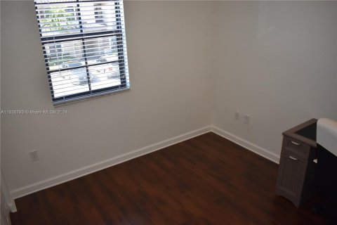 Townhouse in Hialeah, Florida 3 bedrooms, 143.53 sq.m. № 1004232 - photo 23