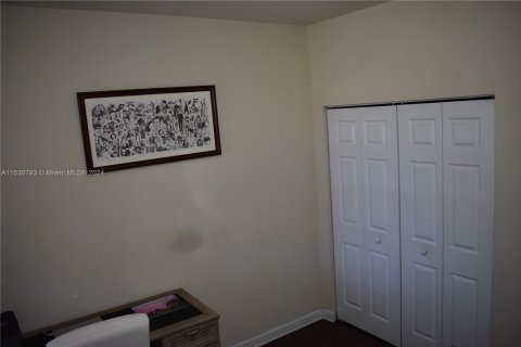 Townhouse in Hialeah, Florida 3 bedrooms, 143.53 sq.m. № 1004232 - photo 29