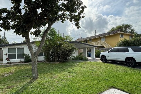 Купить виллу или дом в Окленд-Парк, Флорида 3 спальни, 128.39м2, № 949835 - фото 1