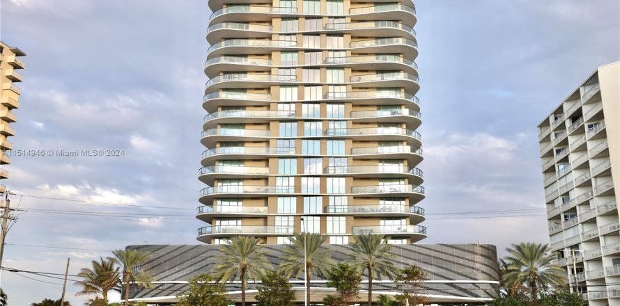 Condominio en Pompano Beach, Florida, 7 dormitorios  № 949877