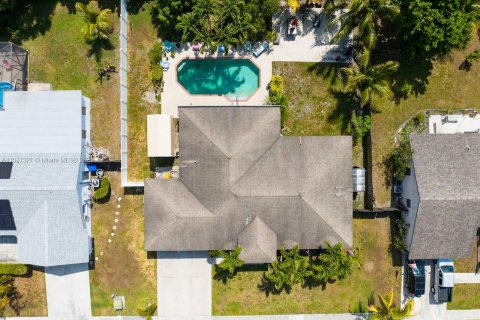 Casa en venta en Royal Palm Beach, Florida, 5 dormitorios, 196.02 m2 № 1146887 - foto 30