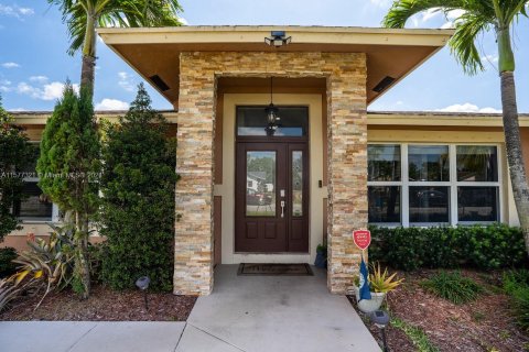 Villa ou maison à vendre à Royal Palm Beach, Floride: 5 chambres, 196.02 m2 № 1146887 - photo 4