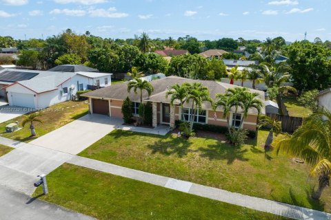 Villa ou maison à vendre à Royal Palm Beach, Floride: 5 chambres, 196.02 m2 № 1146887 - photo 2
