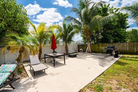 Casa en venta en Royal Palm Beach, Florida, 5 dormitorios, 196.02 m2 № 1146887 - foto 27