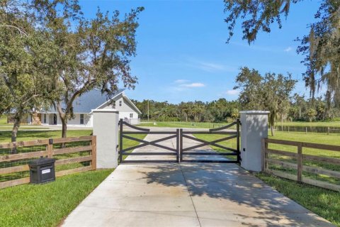 House in Punta Gorda, Florida 6 bedrooms, 408.21 sq.m. № 1384878 - photo 1