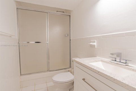 Copropriété à louer à Miami, Floride: 2 chambres, 70.61 m2 № 1370796 - photo 11