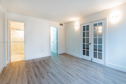 Copropriété à louer à Miami, Floride: 2 chambres, 70.61 m2 № 1370796 - photo 18