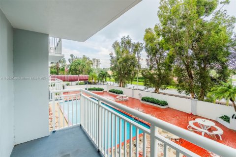 Copropriété à louer à Miami, Floride: 2 chambres, 70.61 m2 № 1370796 - photo 2