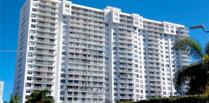 Condominio en Aventura, Florida, 1 dormitorio  № 1370842