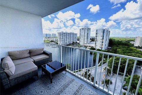 Condominio en venta en Aventura, Florida, 1 dormitorio, 99.03 m2 № 1370842 - foto 2