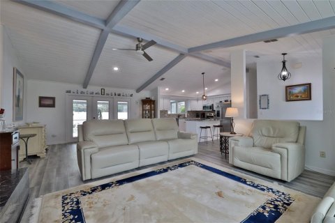 Casa en venta en New Smyrna Beach, Florida, 3 dormitorios, 145.3 m2 № 1340573 - foto 11