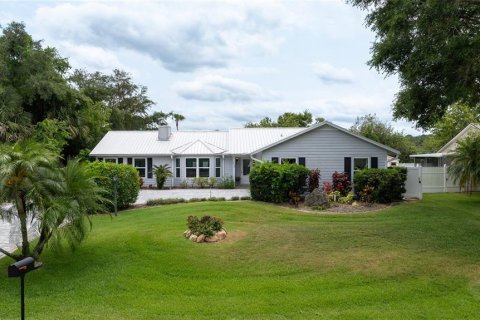 House in New Smyrna Beach, Florida 3 bedrooms, 145.3 sq.m. № 1340573 - photo 2