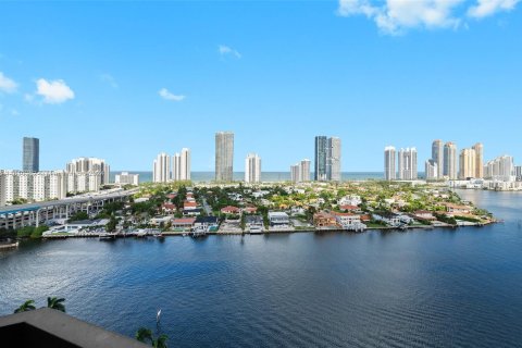 Condominio en venta en Aventura, Florida, 2 dormitorios, 126.81 m2 № 1234118 - foto 2